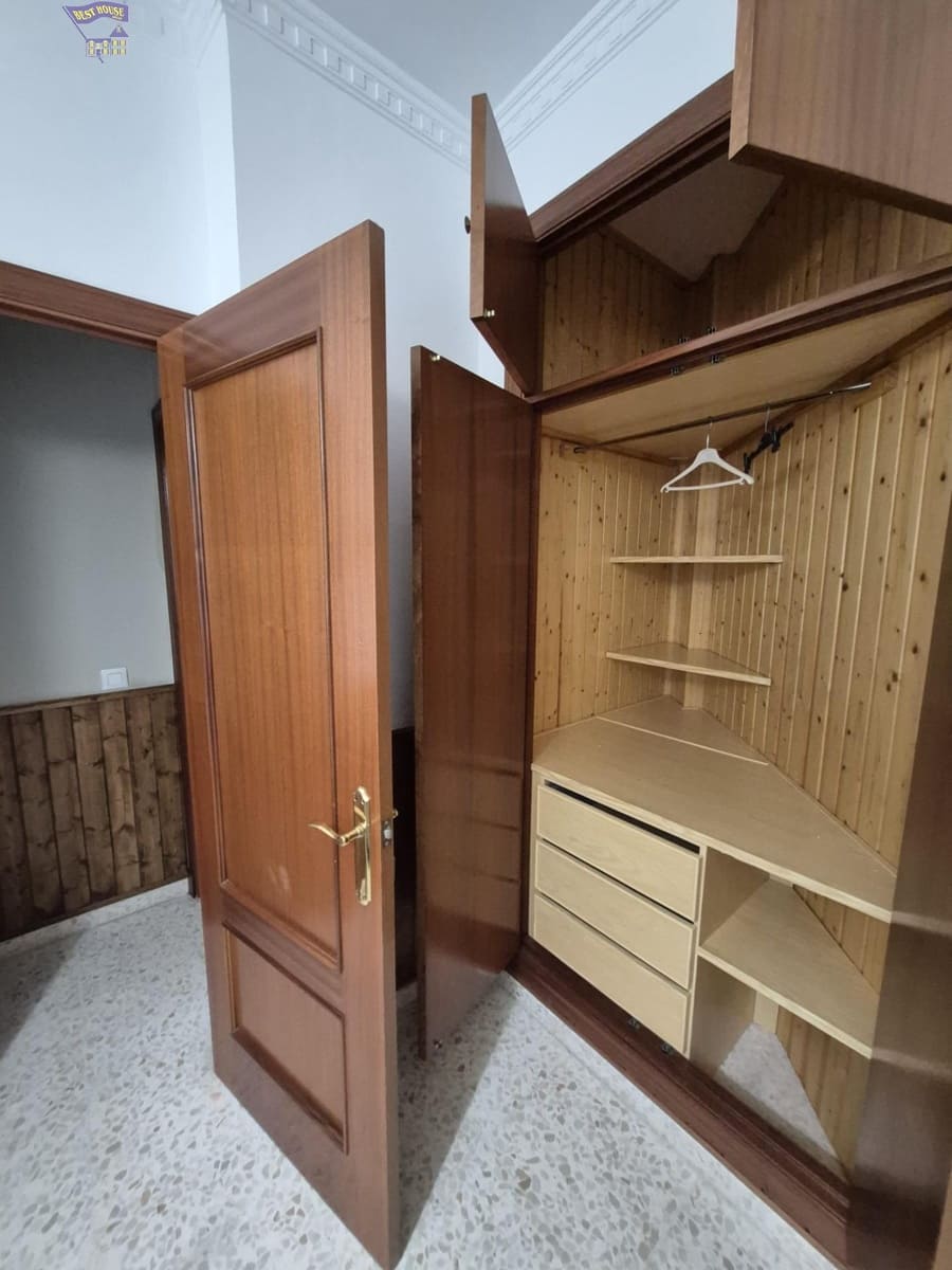 3 bedroom Apartment for sale in Arcos de la Frontera - € 120,000 (Ref: 9382736)