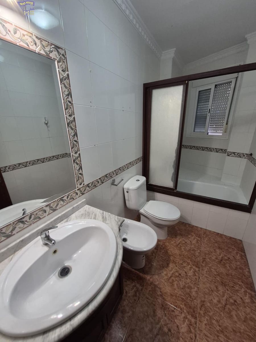 3 bedroom Apartment for sale in Arcos de la Frontera - € 120,000 (Ref: 9382736)