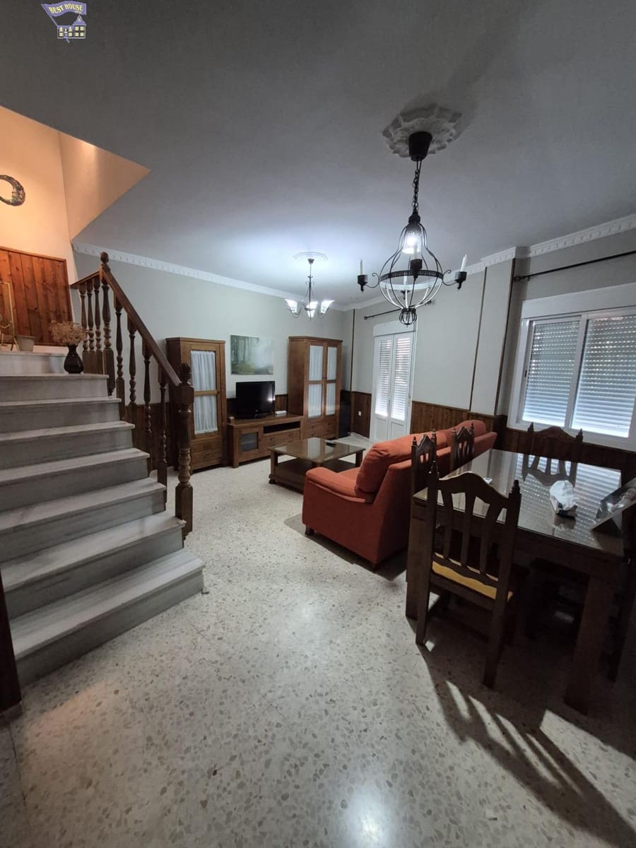 3 bedroom Apartment for sale in Arcos de la Frontera - € 120,000 (Ref: 9382736)