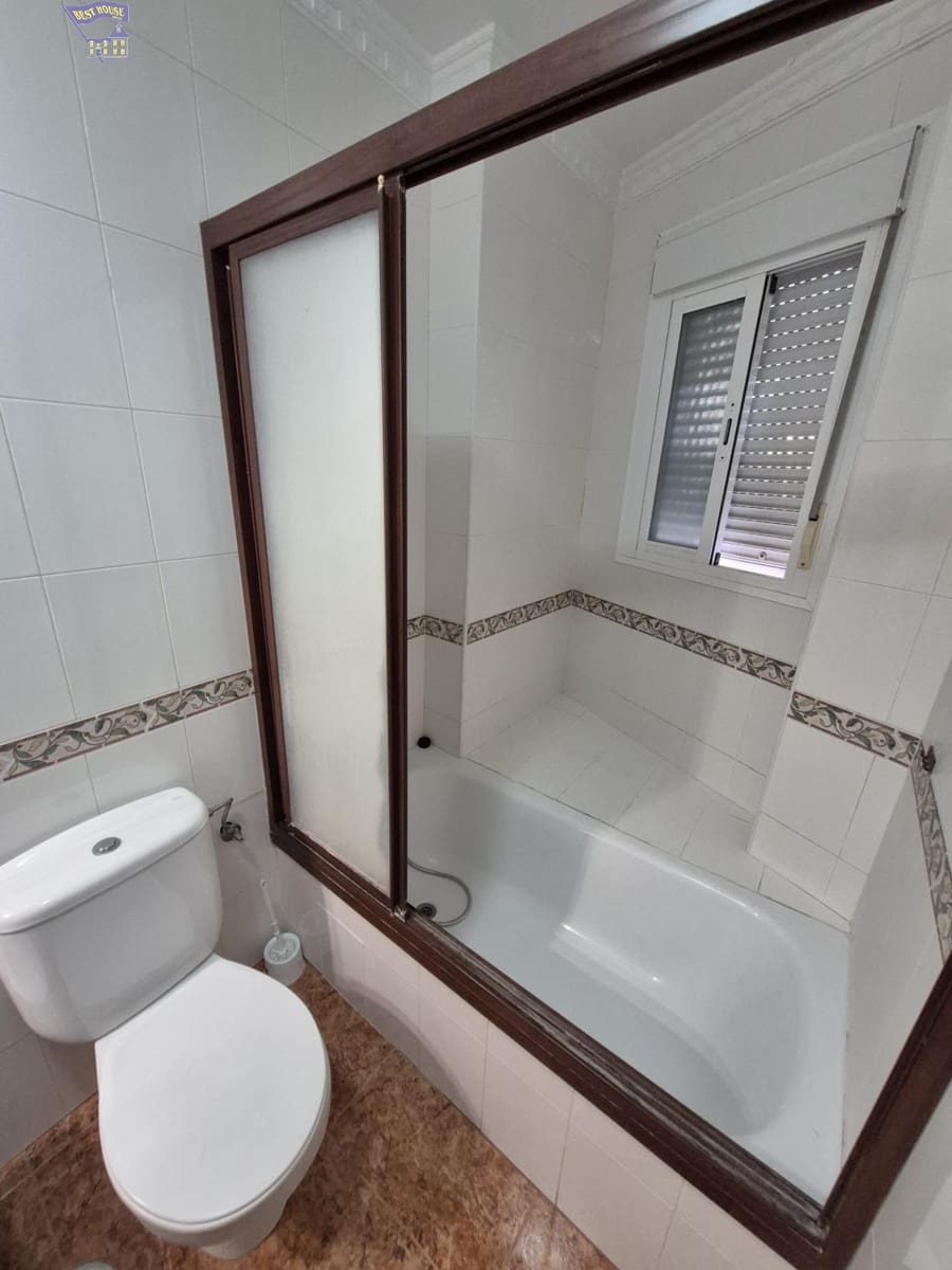 3 bedroom Apartment for sale in Arcos de la Frontera - € 120,000 (Ref: 9382736)