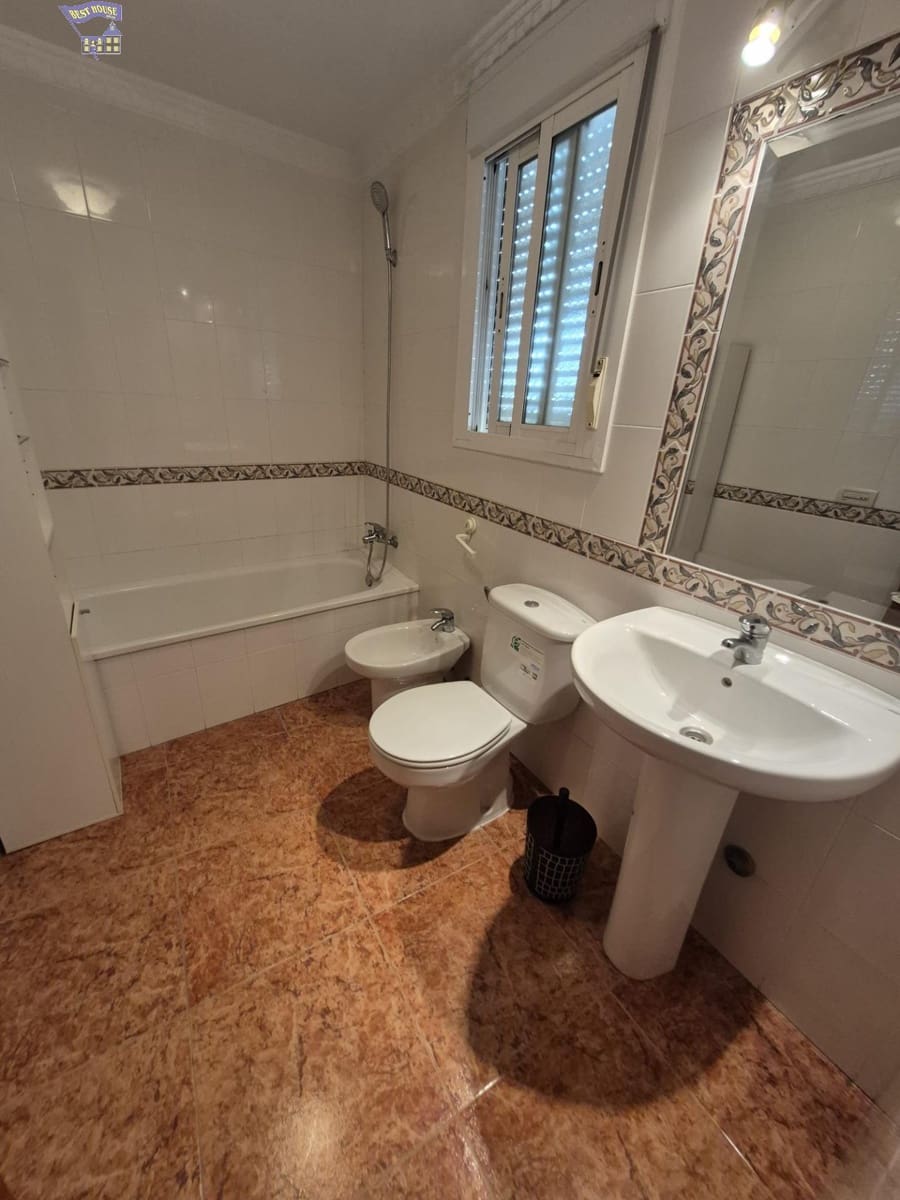 3 bedroom Apartment for sale in Arcos de la Frontera - € 120,000 (Ref: 9382736)