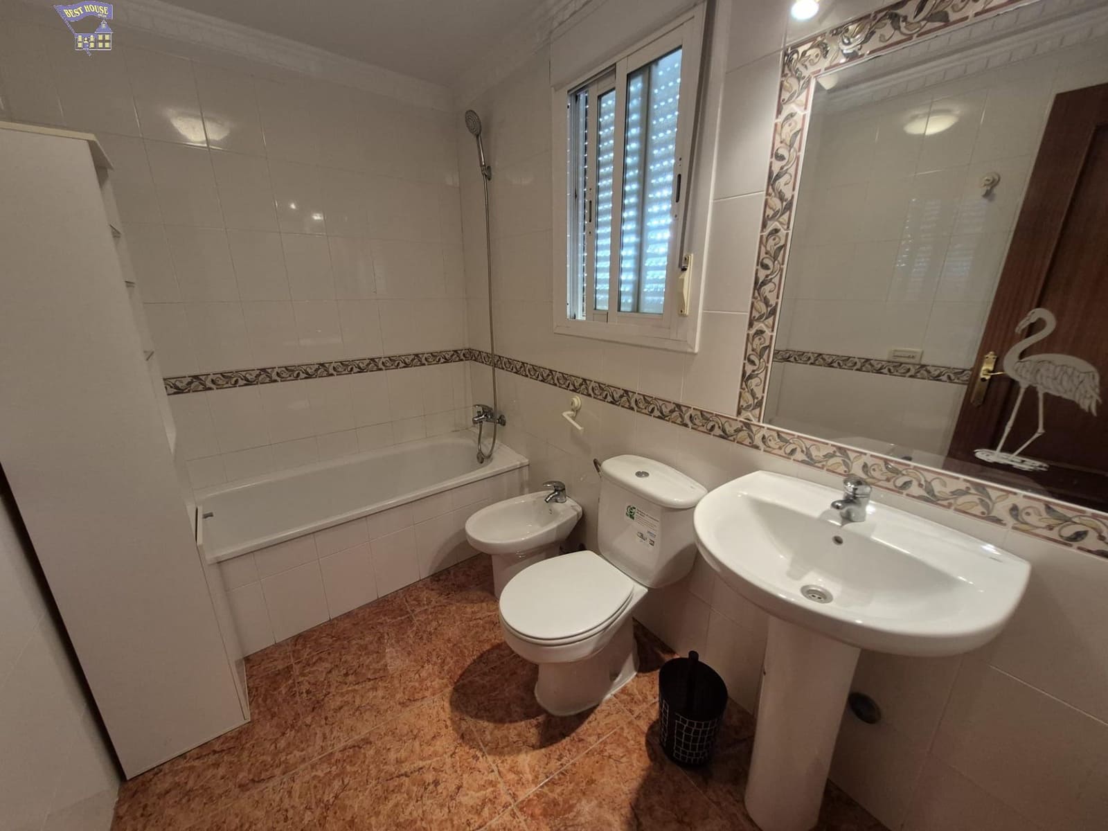 3 bedroom Apartment for sale in Arcos de la Frontera - € 120,000 (Ref: 9382736)