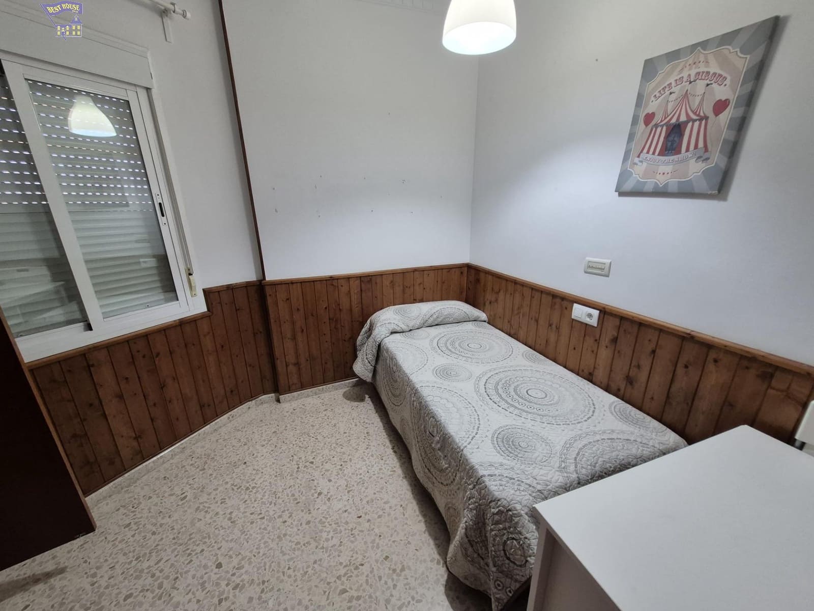 3 bedroom Apartment for sale in Arcos de la Frontera - € 120,000 (Ref: 9382736)