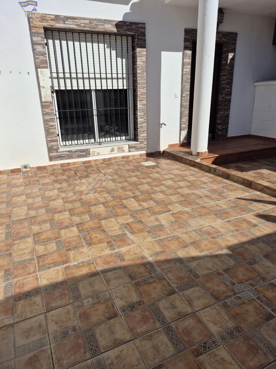 Casa de 3 habitaciones en Arcos de la Frontera en venta - 195.000 € (Ref: 9436092)