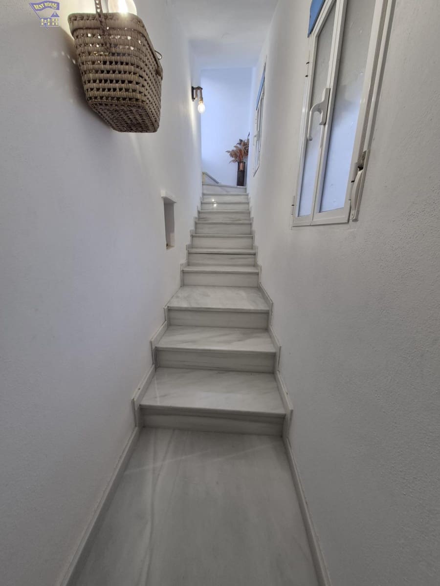 3 bedroom Townhouse for sale in Arcos de la Frontera - € 170,000 (Ref: 9504497)