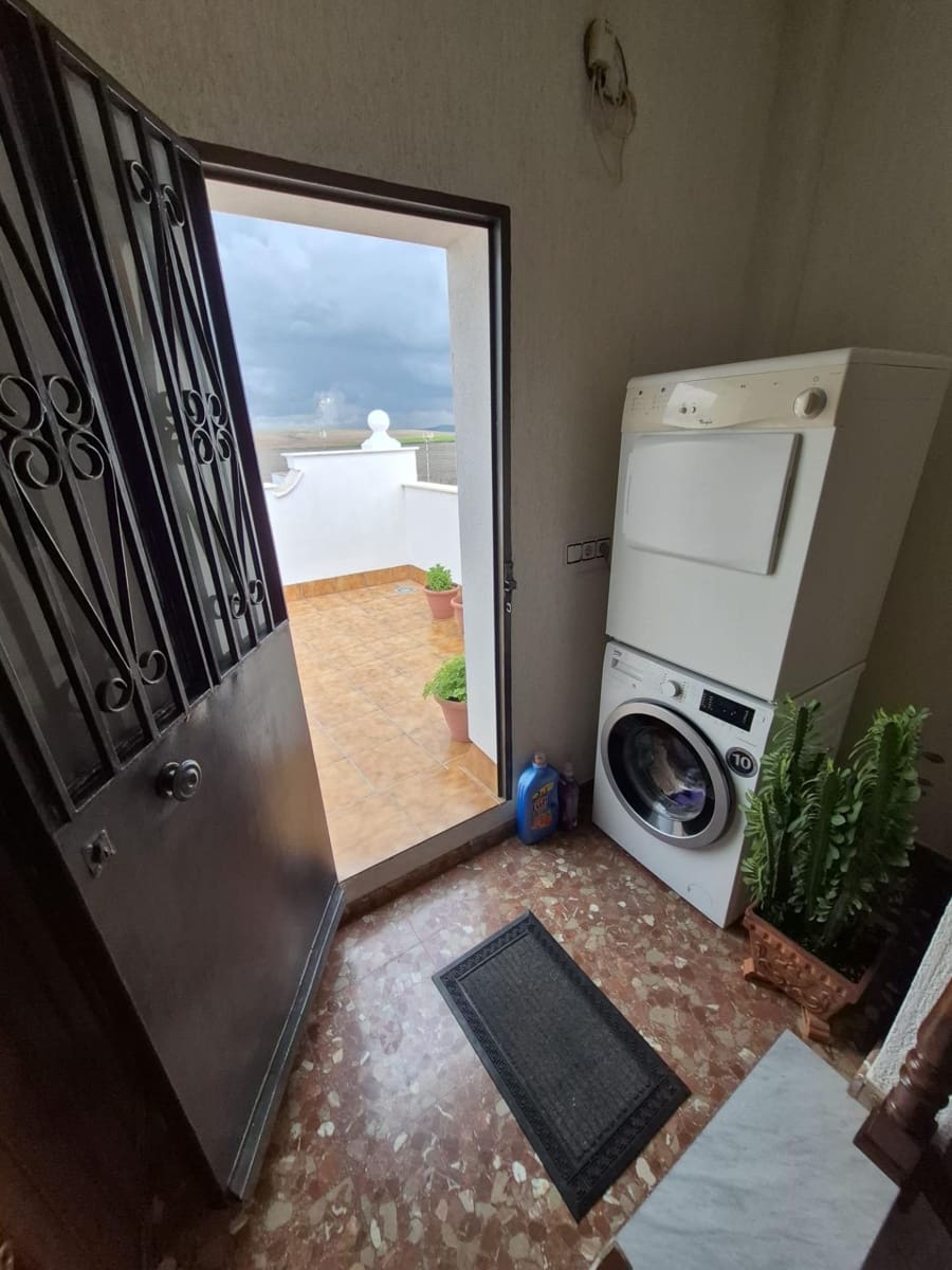 3 bedroom Townhouse for sale in Arcos de la Frontera - € 155,000 (Ref: 9674474)