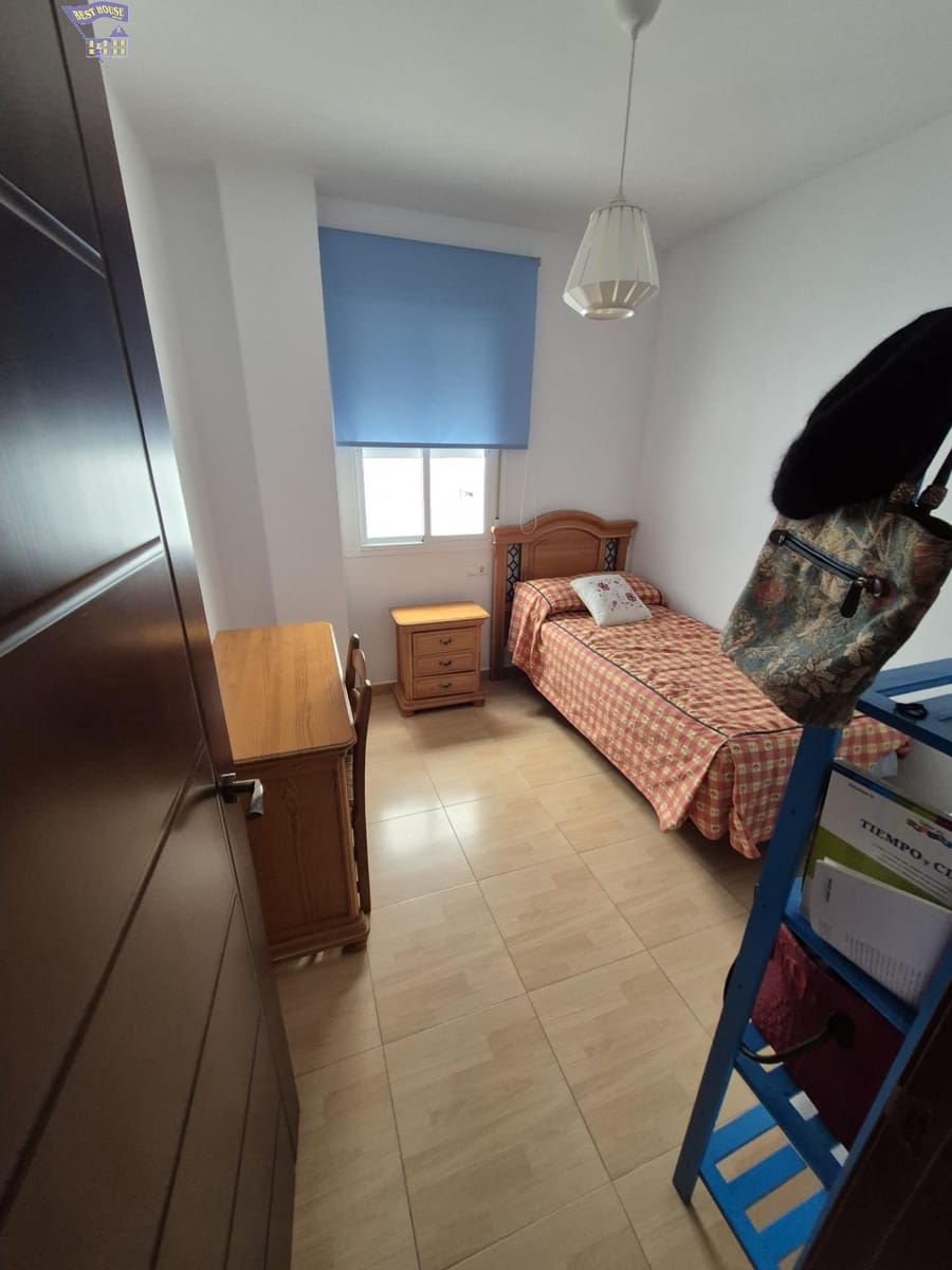 3 bedroom Flat for sale in Arcos de la Frontera - € 100,000 (Ref: 9726835)