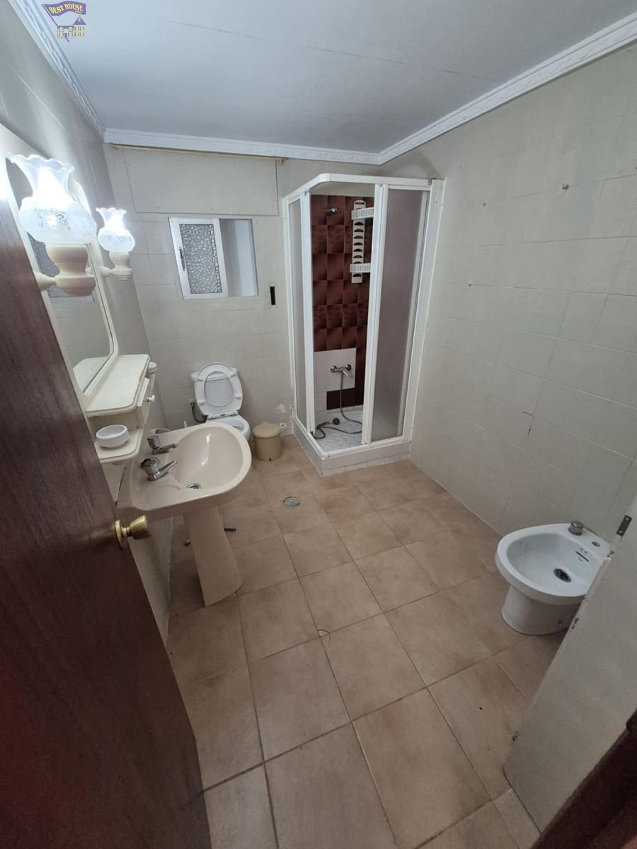 4 bedroom Townhouse for sale in Arcos de la Frontera - € 140,000 (Ref: 9778361)