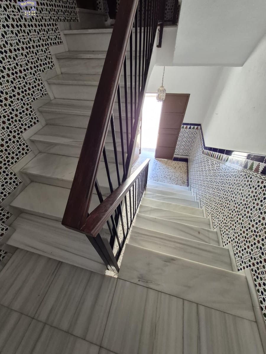 4 bedroom Townhouse for sale in Arcos de la Frontera - € 140,000 (Ref: 9778361)