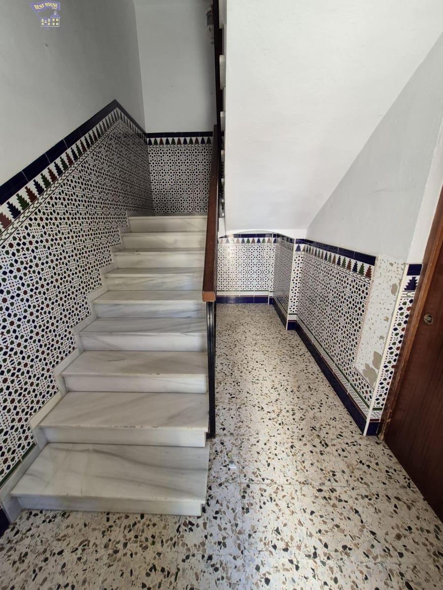 4 bedroom Townhouse for sale in Arcos de la Frontera - € 140,000 (Ref: 9778361)