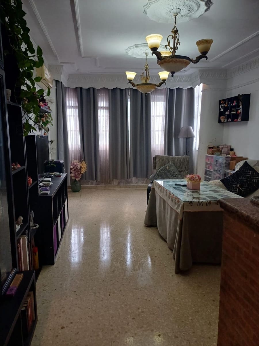 Piso de 3 habitaciones en Arcos de la Frontera en venta - 138.500 € (Ref: 9799467)