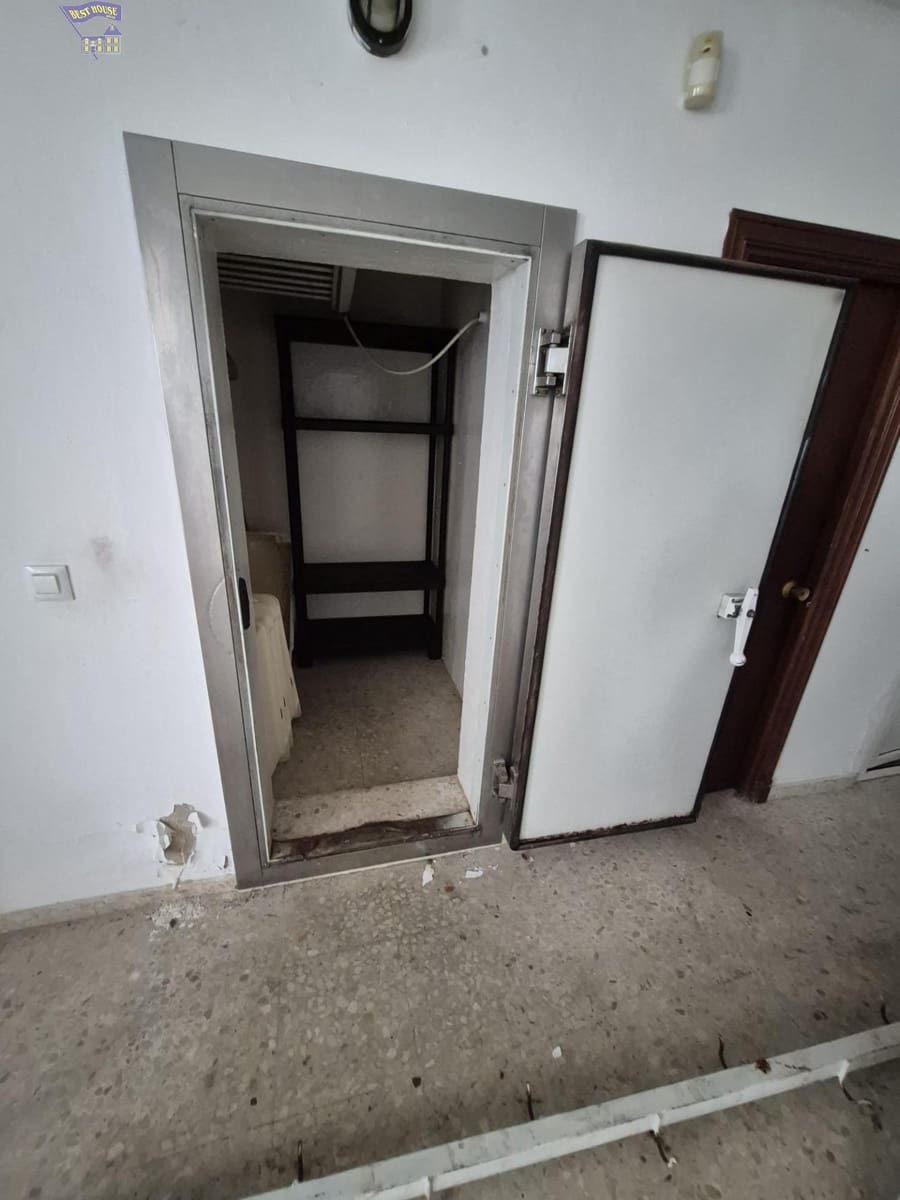 Comercial para venda em Arcos de la Frontera - 75 000 € (Ref: 9799468)