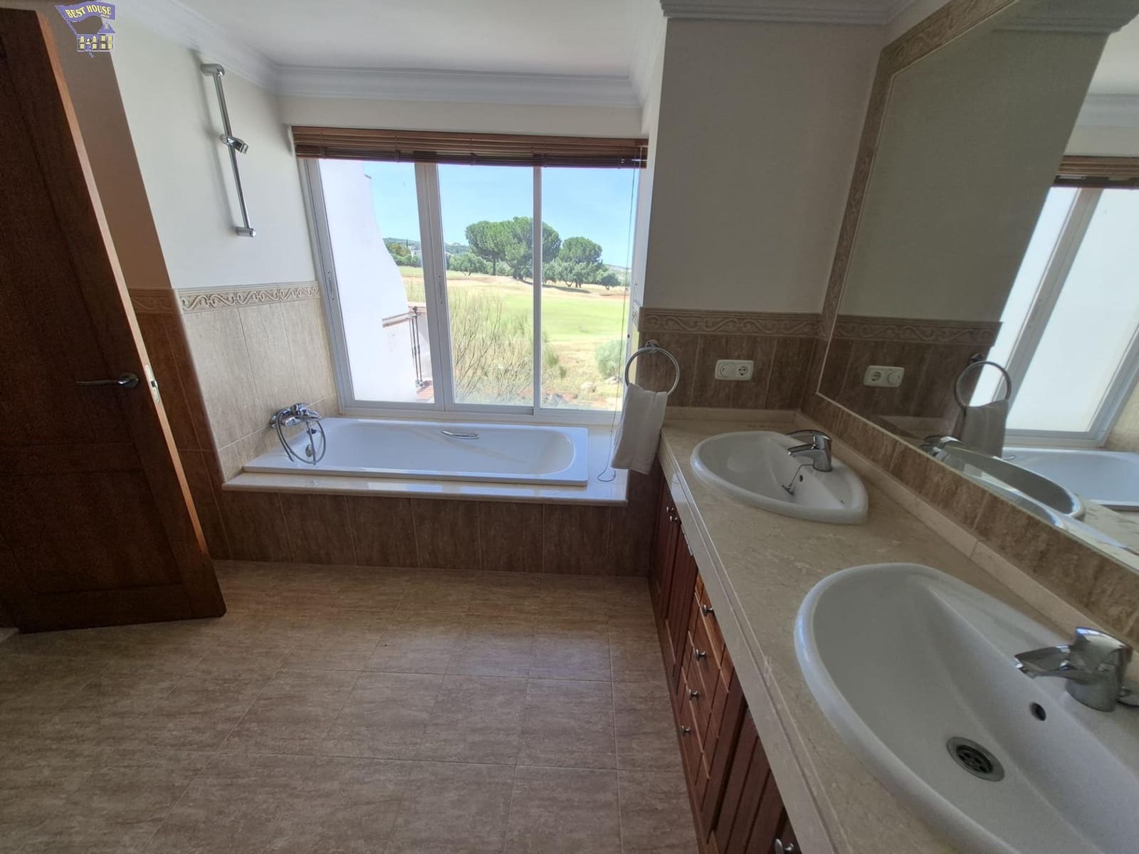 2 slaapkamer Rijtjeshuis te huur in Arcos de la Frontera - € 1.200 (Ref: 9855678)