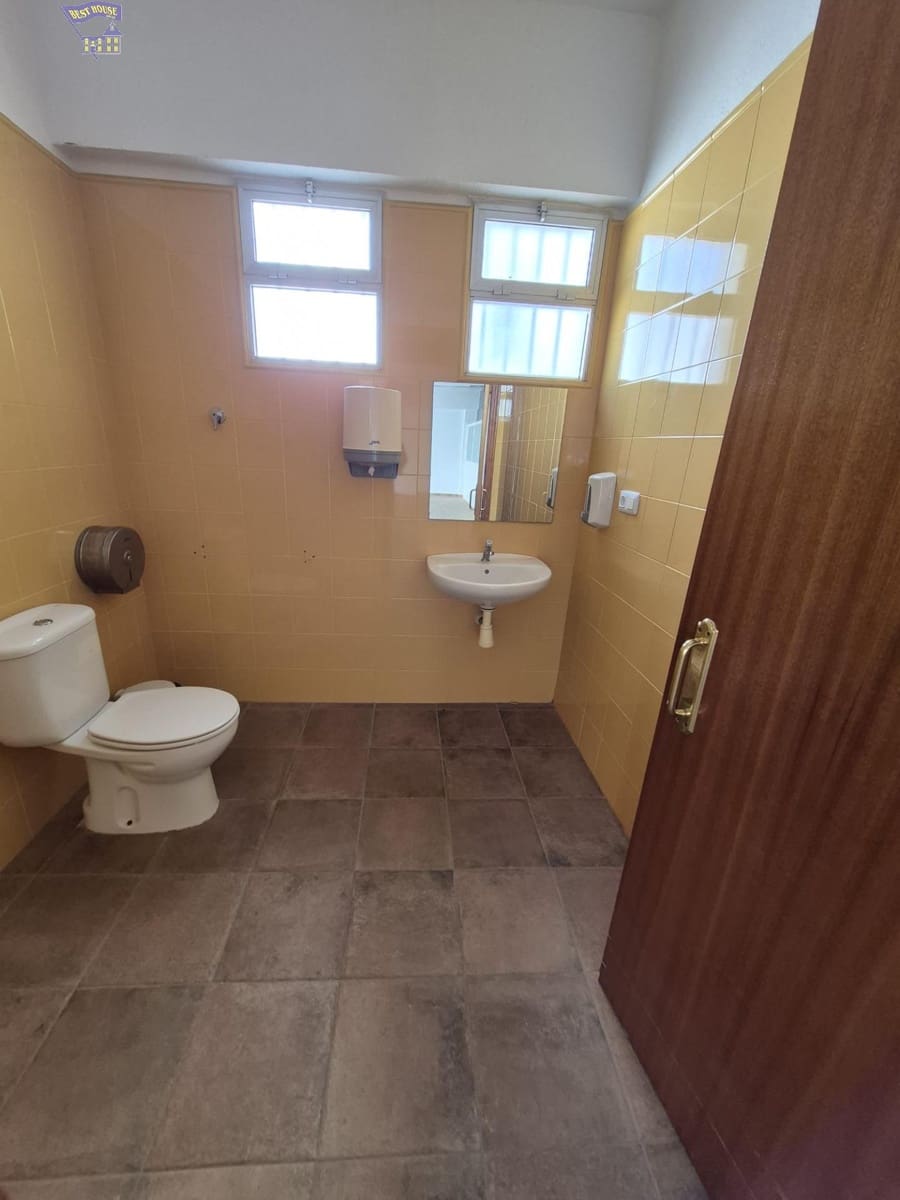 Commercieel te koop in Arcos de la Frontera - € 96.000 (Ref: 9885024)