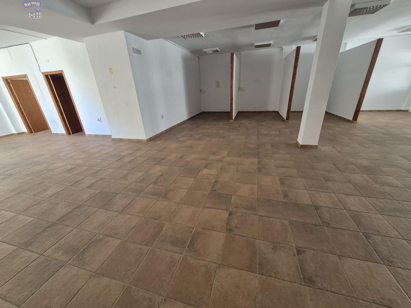 Commercieel te koop in Arcos de la Frontera - € 96.000 (Ref: 9885024)