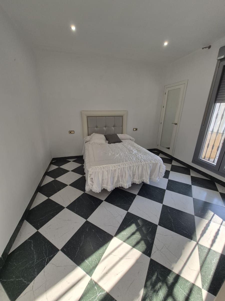 4 bedroom Villa for sale in Espera - € 250,000 (Ref: 9896229)