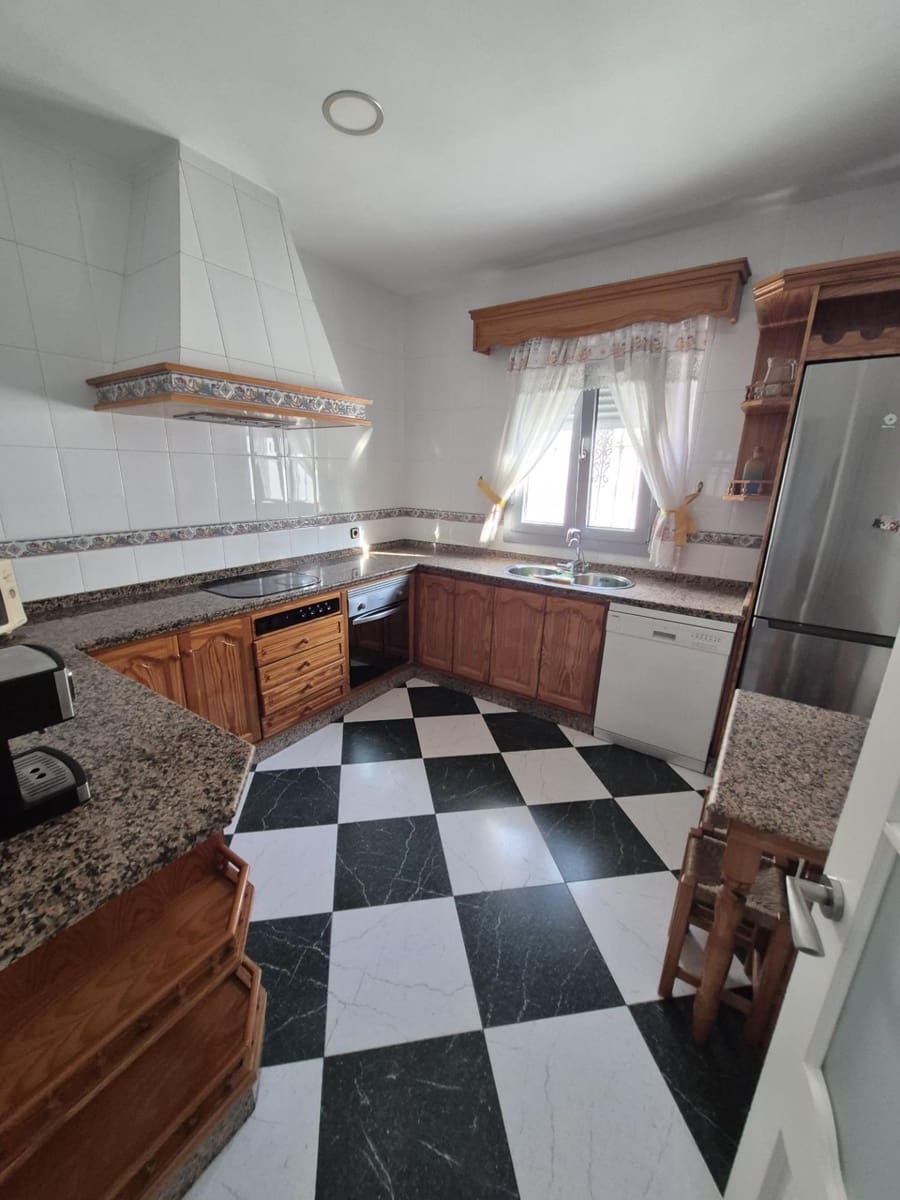 4 bedroom Villa for sale in Espera - € 250,000 (Ref: 9896229)