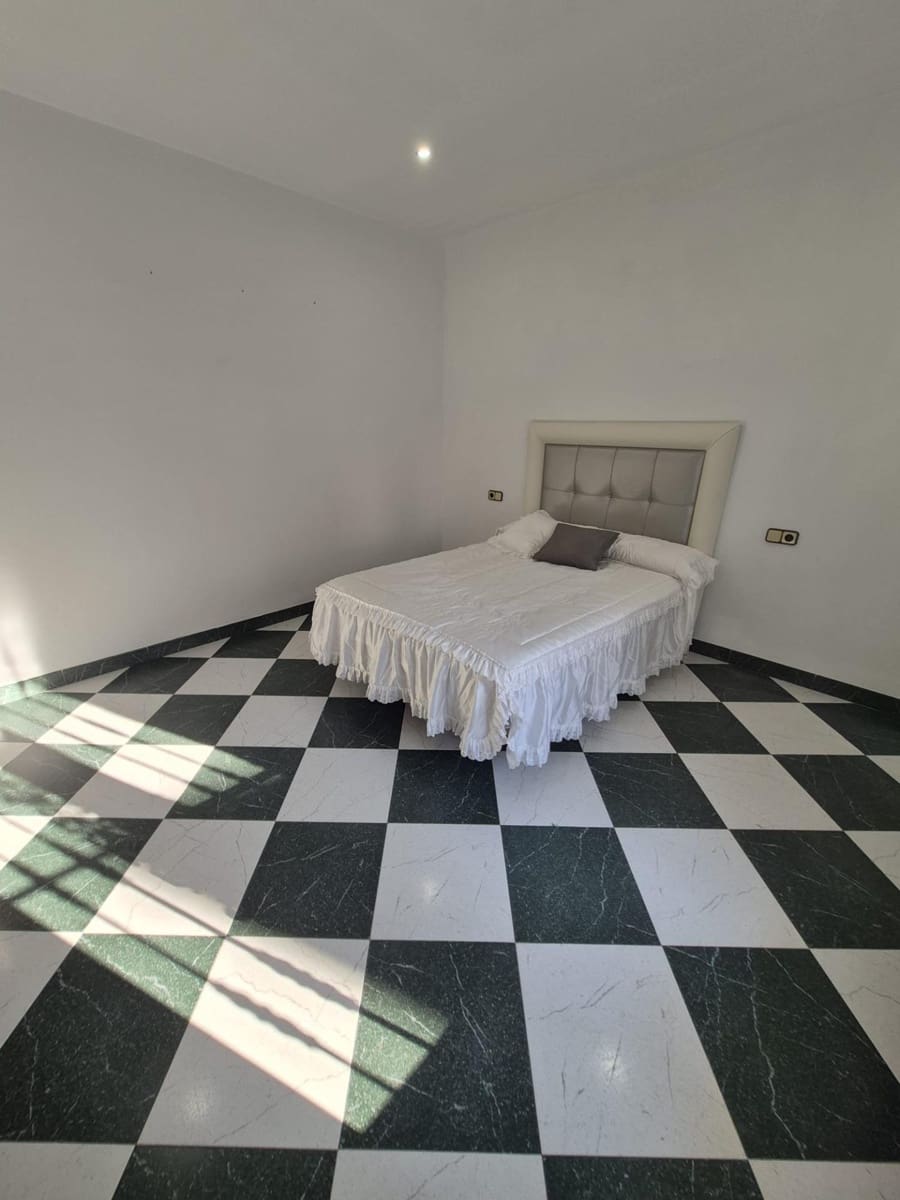 4 bedroom Villa for sale in Espera - € 250,000 (Ref: 9896229)