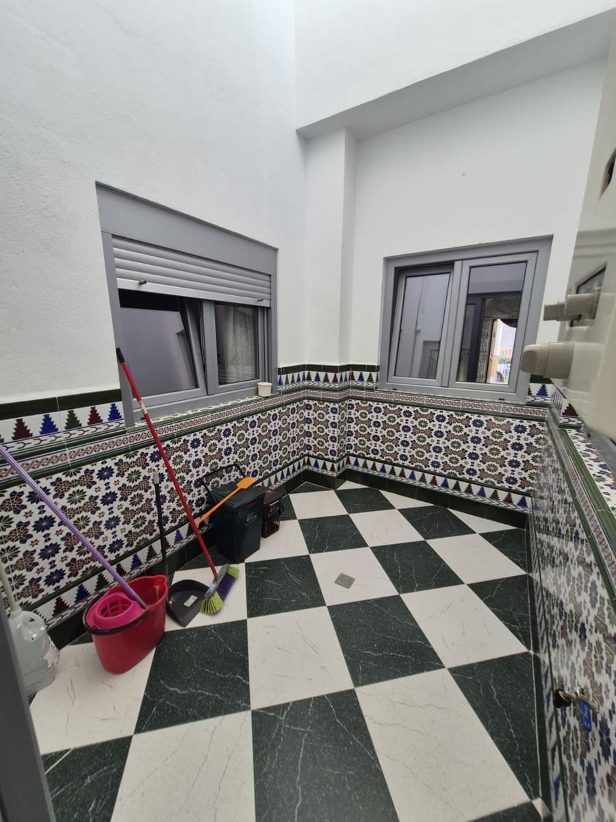 4 bedroom Villa for sale in Espera - € 250,000 (Ref: 9896229)