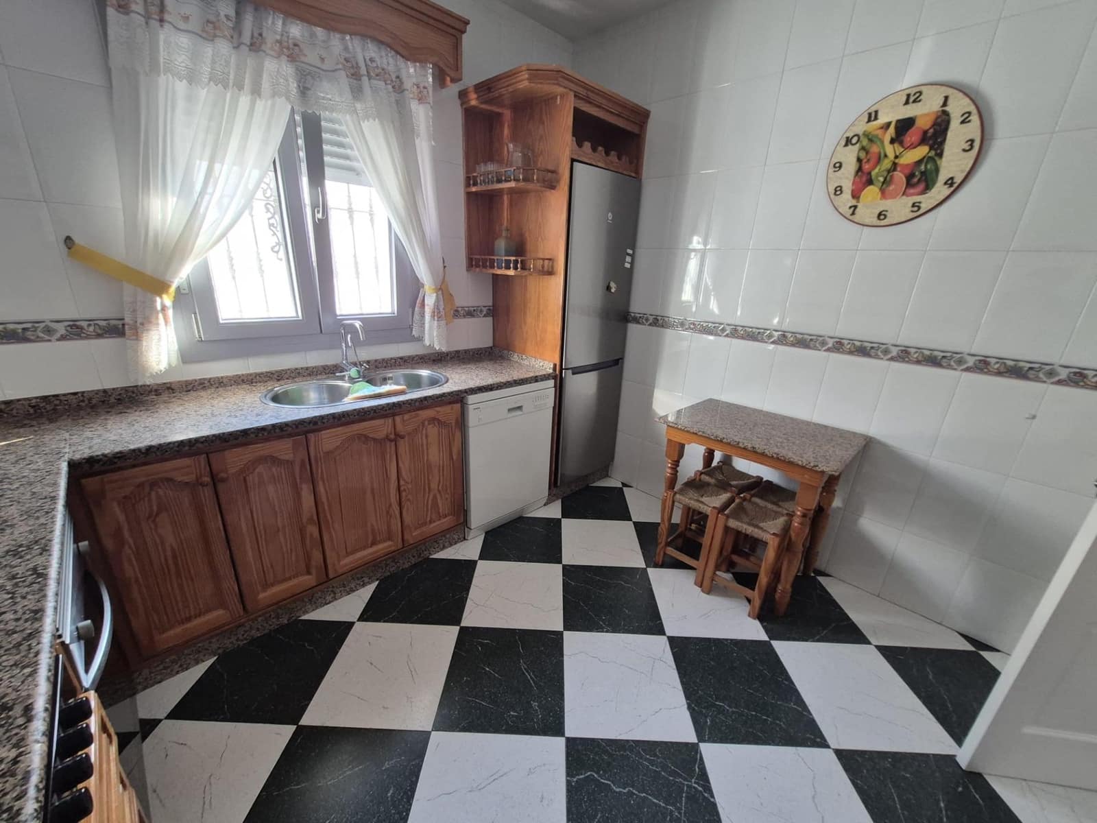 4 bedroom Villa for sale in Espera - € 250,000 (Ref: 9896229)