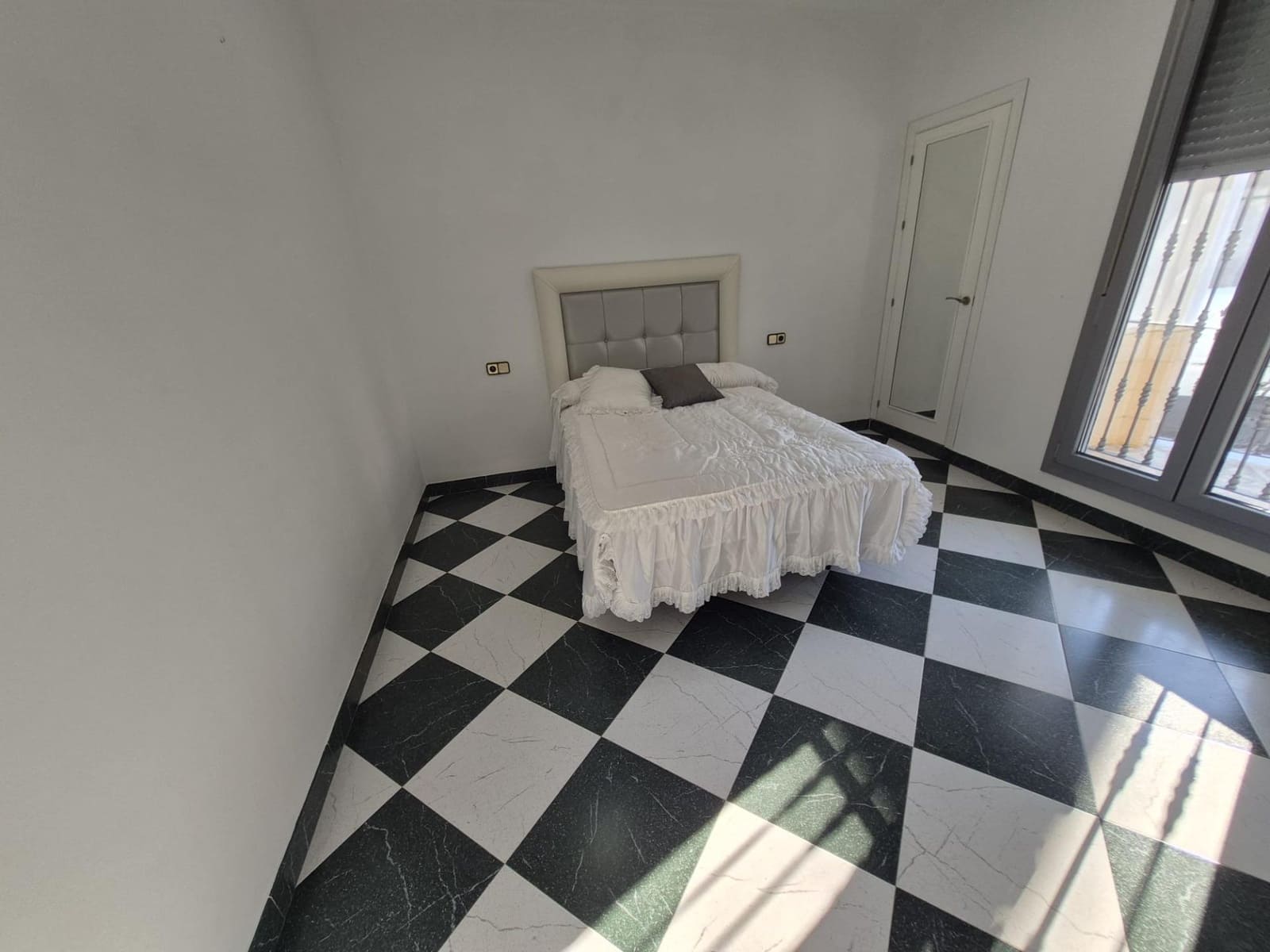 4 bedroom Villa for sale in Espera - € 250,000 (Ref: 9896229)