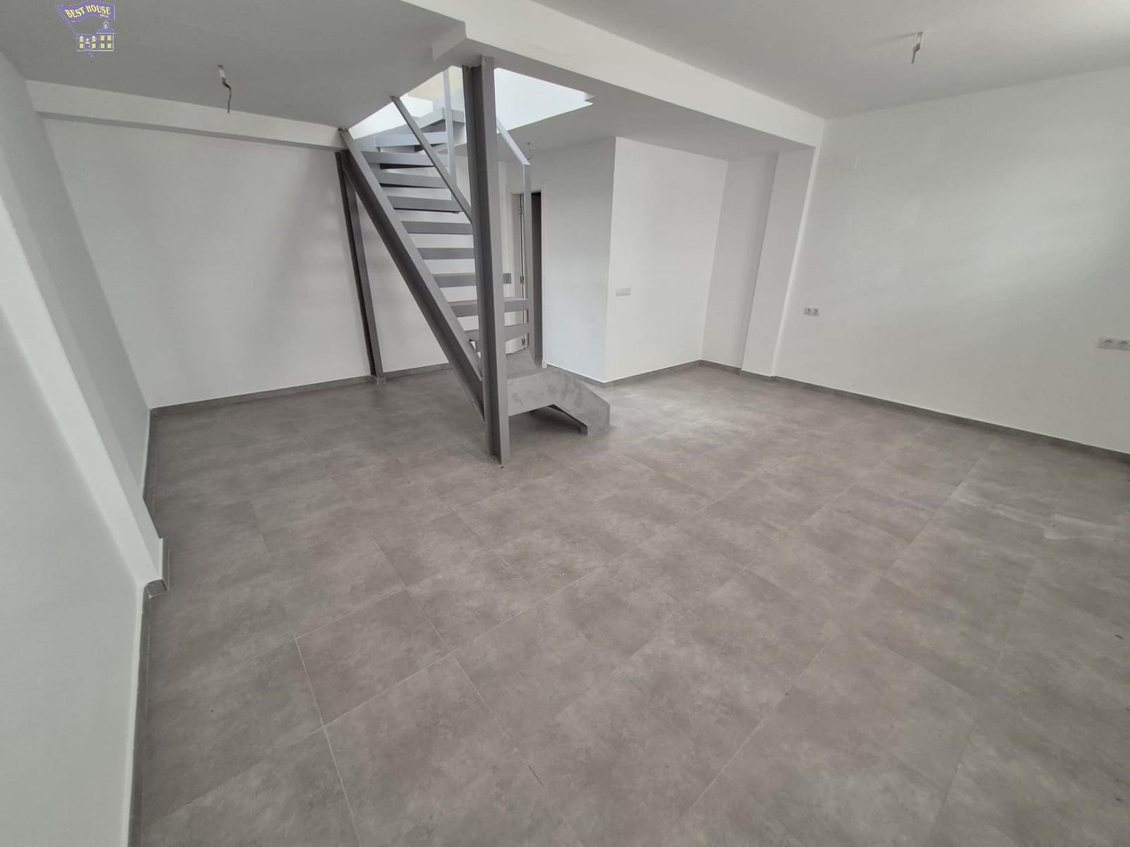 2 bedroom Townhouse for sale in Espera - € 79,000 (Ref: 9927640)
