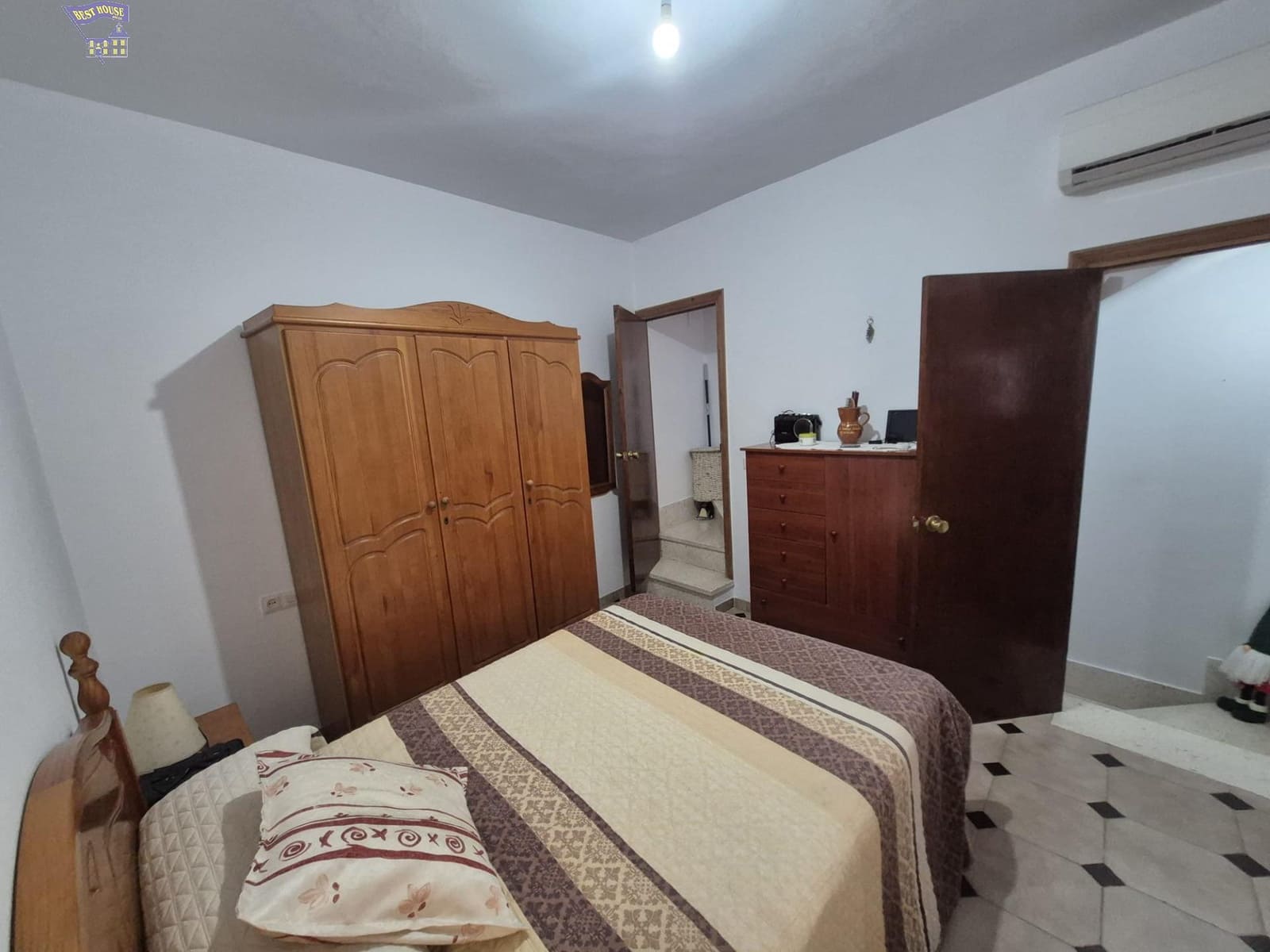 3 bedroom Townhouse for sale in Arcos de la Frontera - € 52,500 (Ref: 9929563)