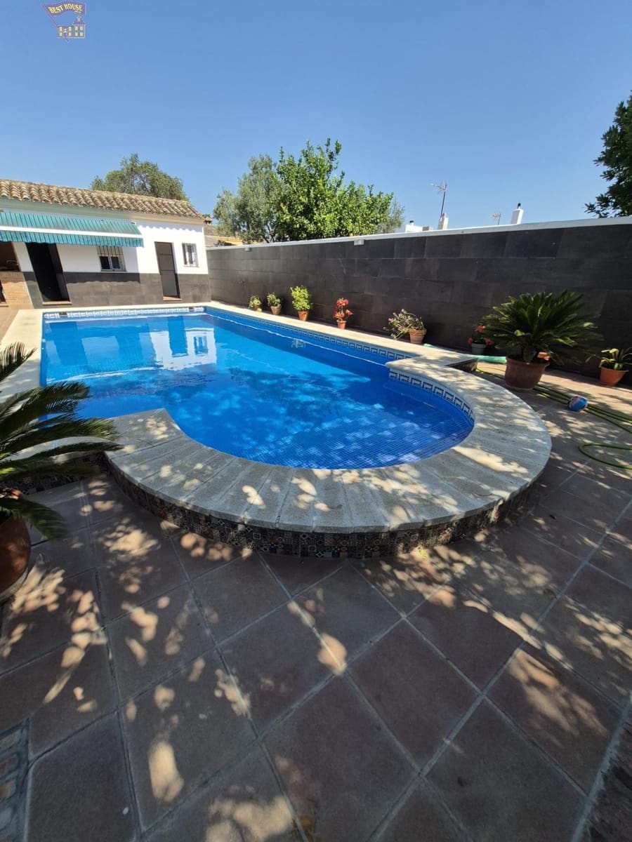 2 bedroom Villa for sale in Arcos de la Frontera with pool garage - € 290,000 (Ref: 9948109)