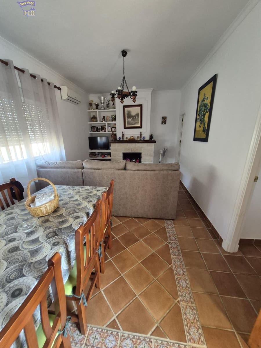 2 bedroom Villa for sale in Arcos de la Frontera with pool garage - € 290,000 (Ref: 9948109)