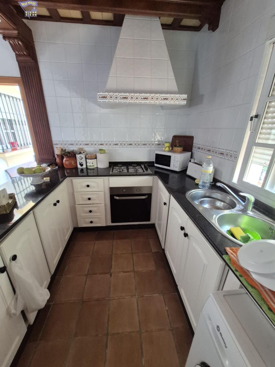 2 bedroom Villa for sale in Arcos de la Frontera with pool garage - € 290,000 (Ref: 9948109)