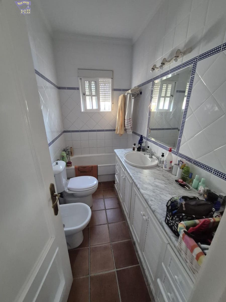 2 bedroom Villa for sale in Arcos de la Frontera with pool garage - € 290,000 (Ref: 9948109)