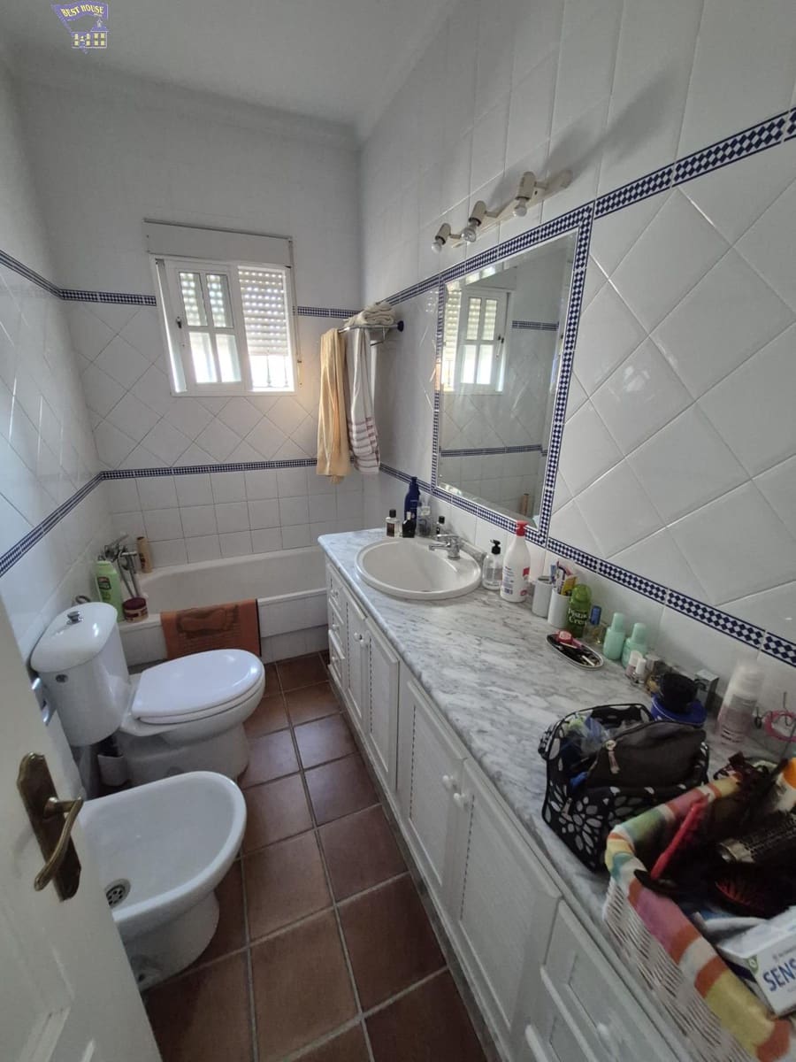 2 bedroom Villa for sale in Arcos de la Frontera with pool garage - € 290,000 (Ref: 9948109)