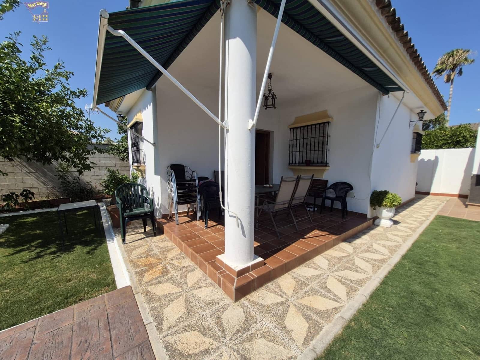 2 bedroom Villa for sale in Arcos de la Frontera with pool garage - € 290,000 (Ref: 9948109)