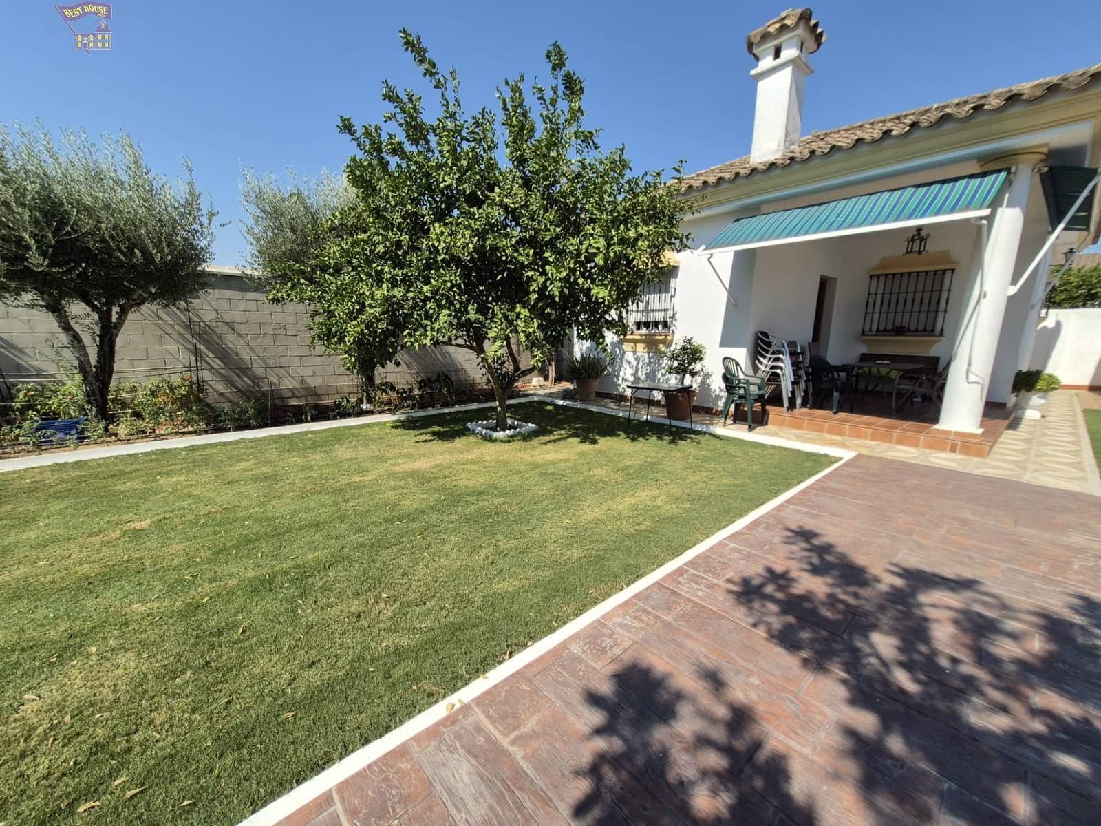 2 bedroom Villa for sale in Arcos de la Frontera with pool garage - € 290,000 (Ref: 9948109)