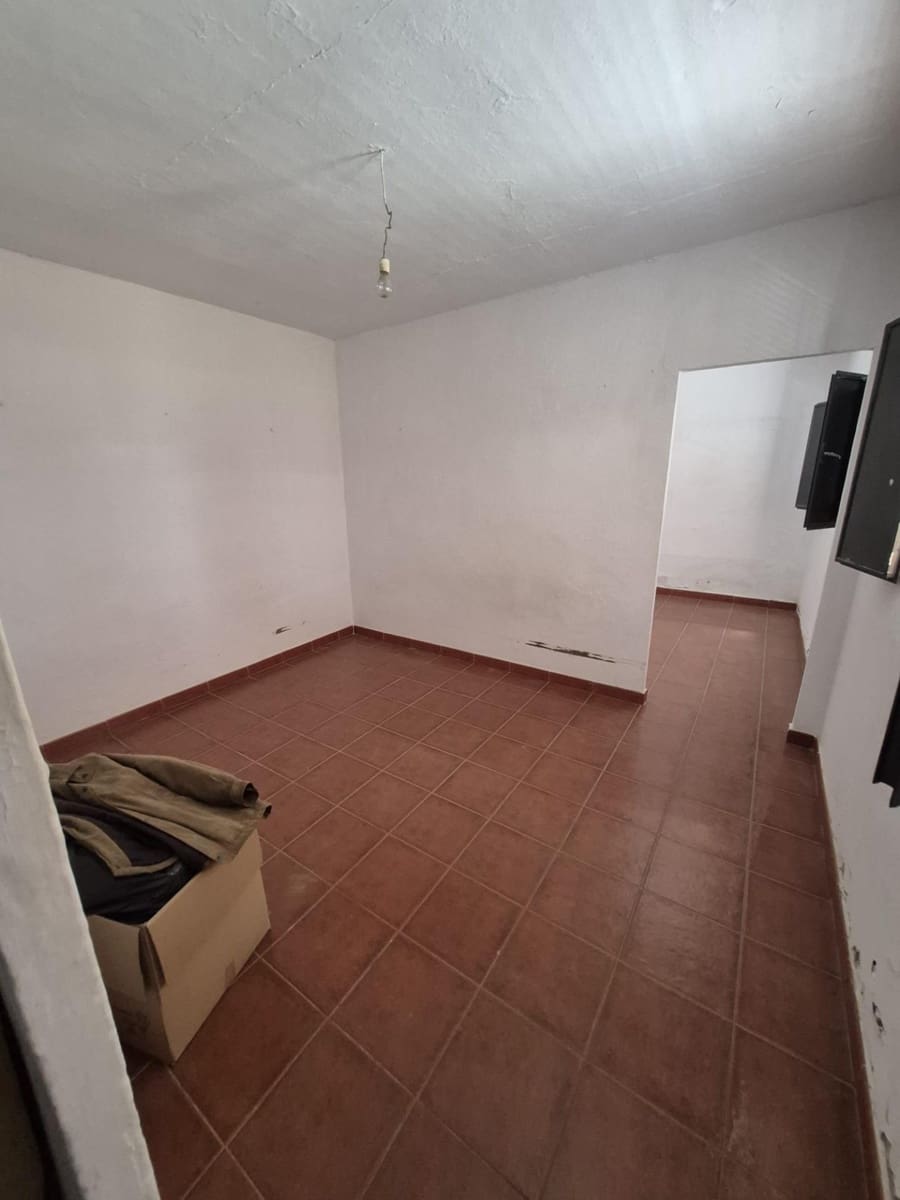 3 bedroom Townhouse for sale in Arcos de la Frontera - € 70,000 (Ref: 9966793)