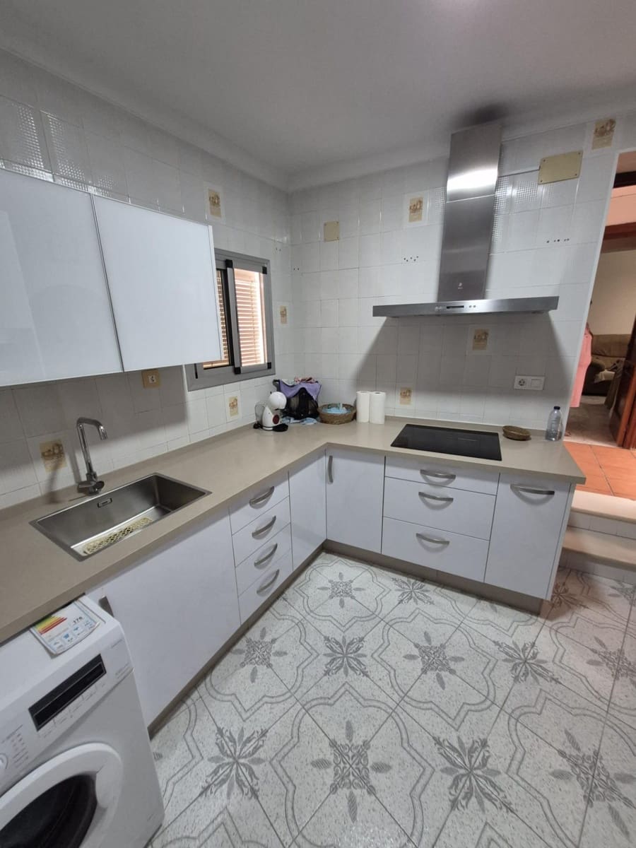5 bedroom Townhouse for sale in Arcos de la Frontera - € 140,000 (Ref: 9973516)