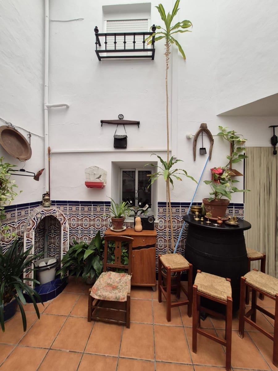 5 bedroom Townhouse for sale in Arcos de la Frontera - € 140,000 (Ref: 9973516)