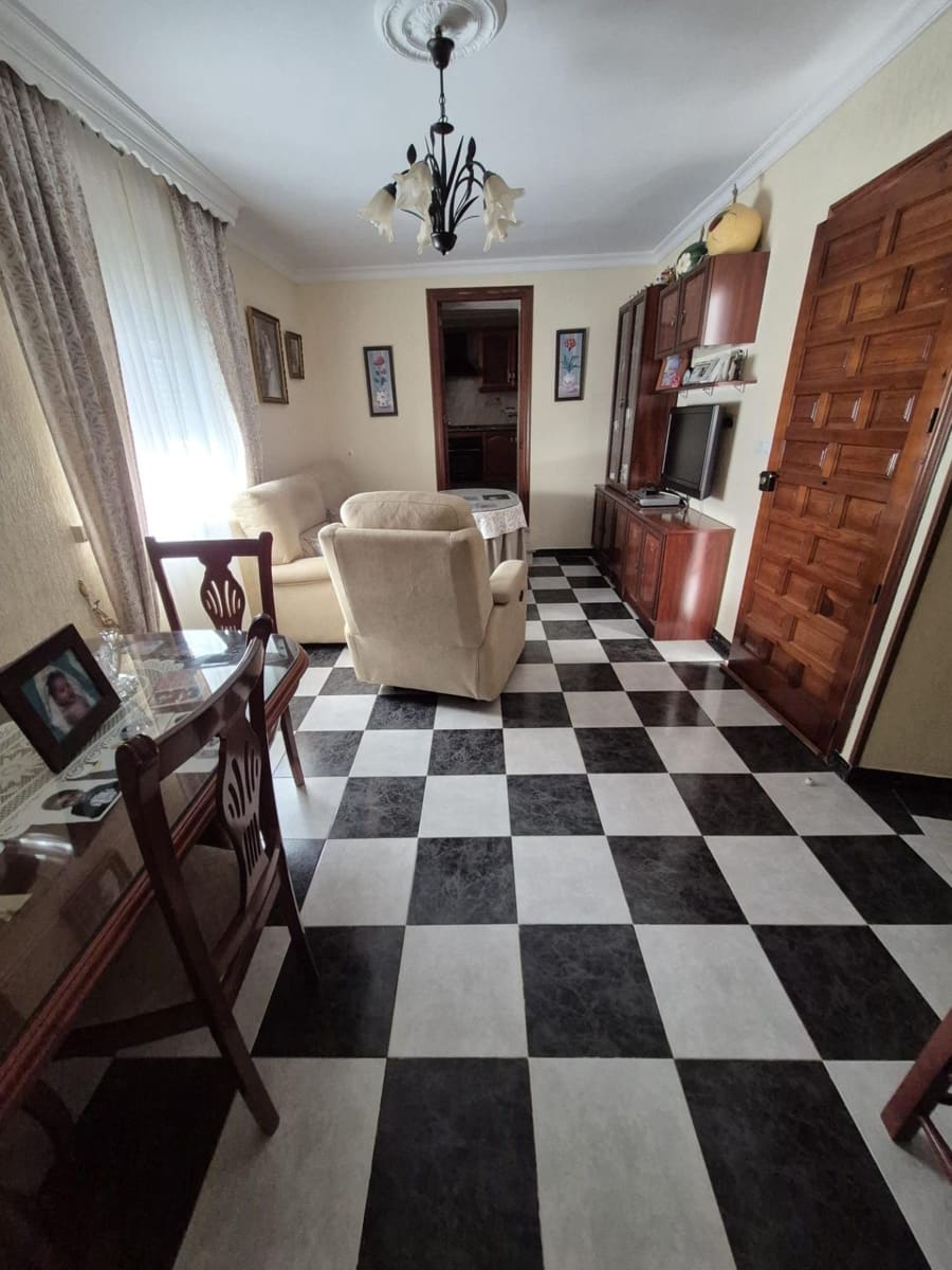 5 bedroom Townhouse for sale in Arcos de la Frontera - € 140,000 (Ref: 9973516)