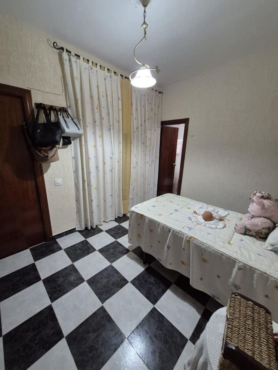5 bedroom Townhouse for sale in Arcos de la Frontera - € 140,000 (Ref: 9973516)