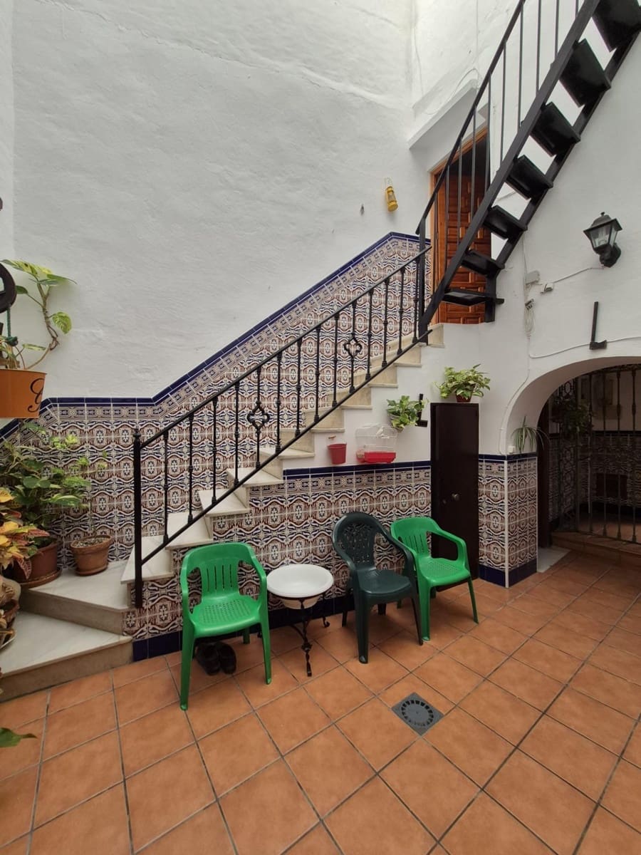 5 bedroom Townhouse for sale in Arcos de la Frontera - € 140,000 (Ref: 9973516)