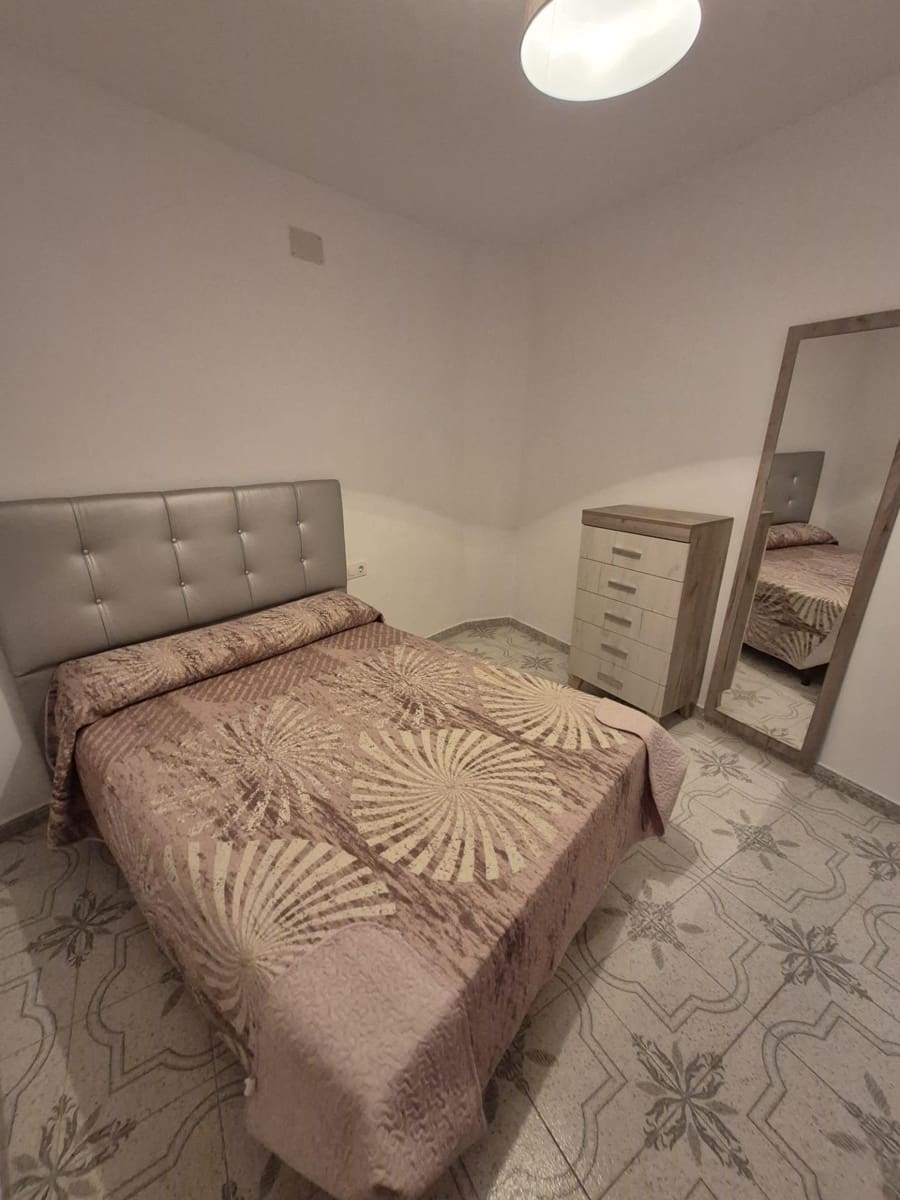 5 bedroom Townhouse for sale in Arcos de la Frontera - € 140,000 (Ref: 9973516)