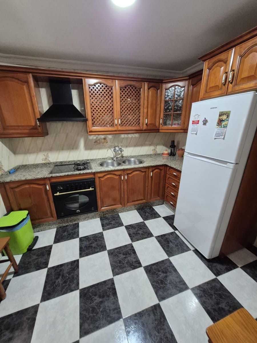 5 bedroom Townhouse for sale in Arcos de la Frontera - € 140,000 (Ref: 9973516)