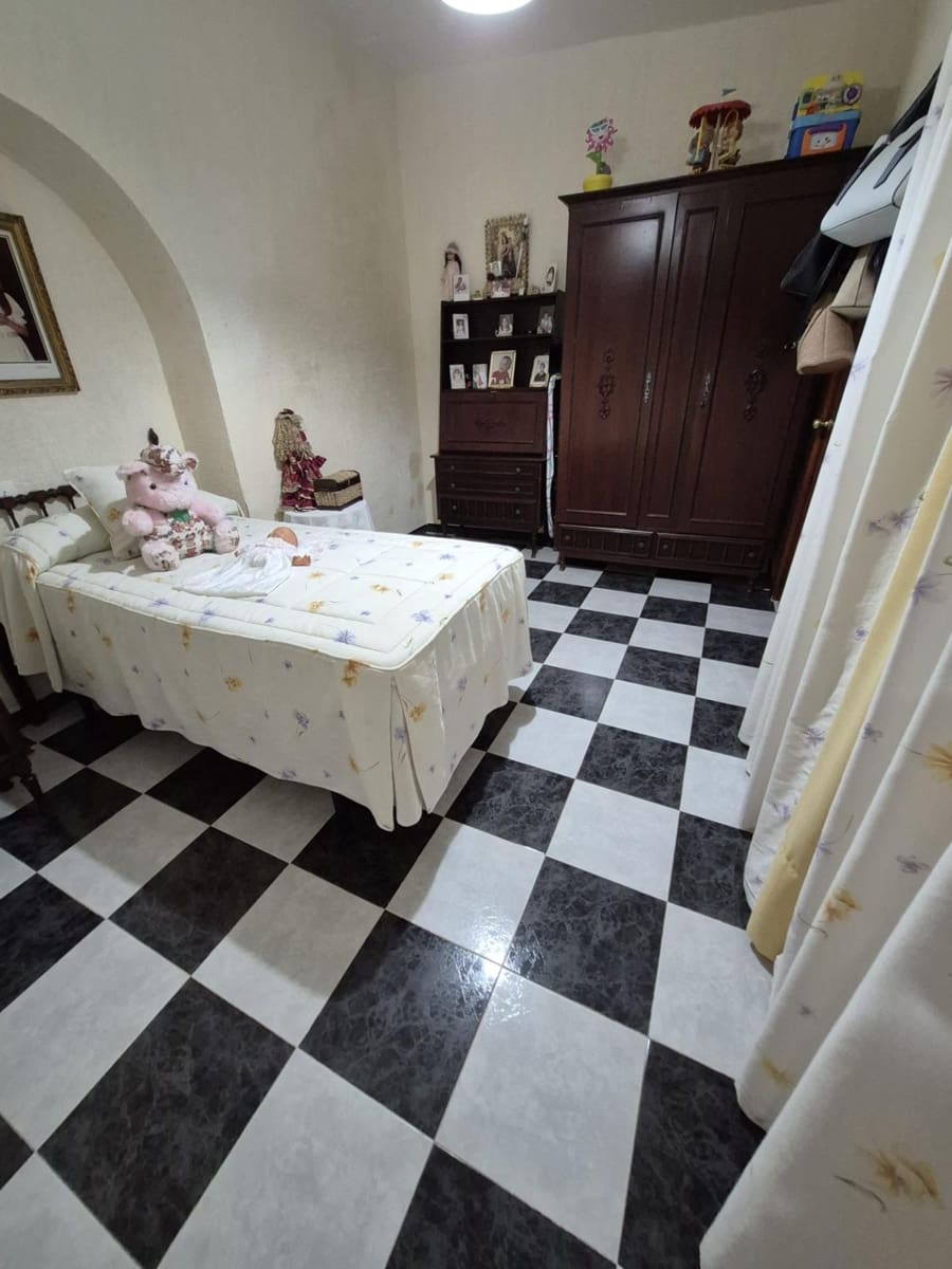 5 bedroom Townhouse for sale in Arcos de la Frontera - € 140,000 (Ref: 9973516)
