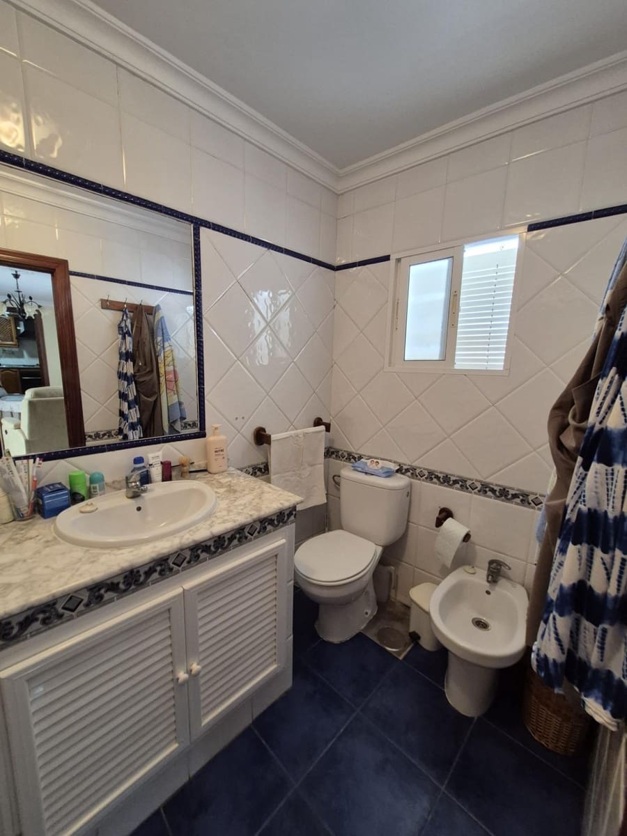 5 bedroom Townhouse for sale in Arcos de la Frontera - € 140,000 (Ref: 9973516)