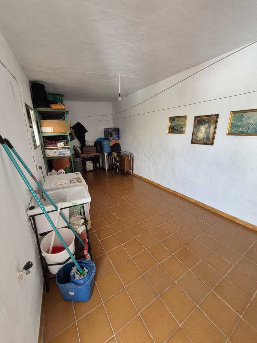 5 bedroom Townhouse for sale in Arcos de la Frontera - € 140,000 (Ref: 9973516)