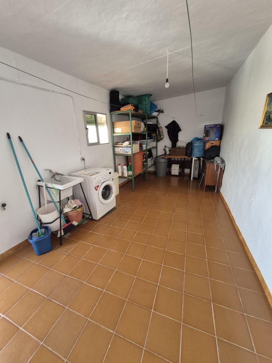 5 bedroom Townhouse for sale in Arcos de la Frontera - € 140,000 (Ref: 9973516)