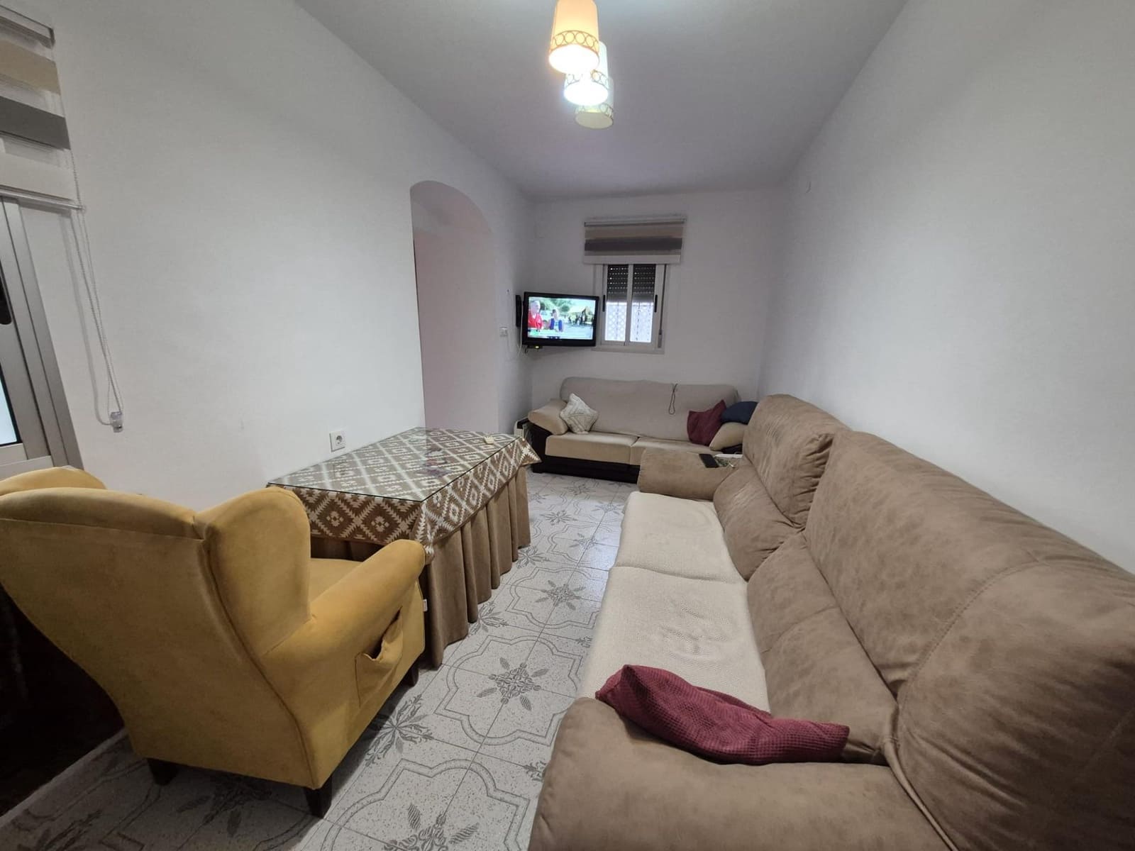 5 bedroom Townhouse for sale in Arcos de la Frontera - € 140,000 (Ref: 9973516)