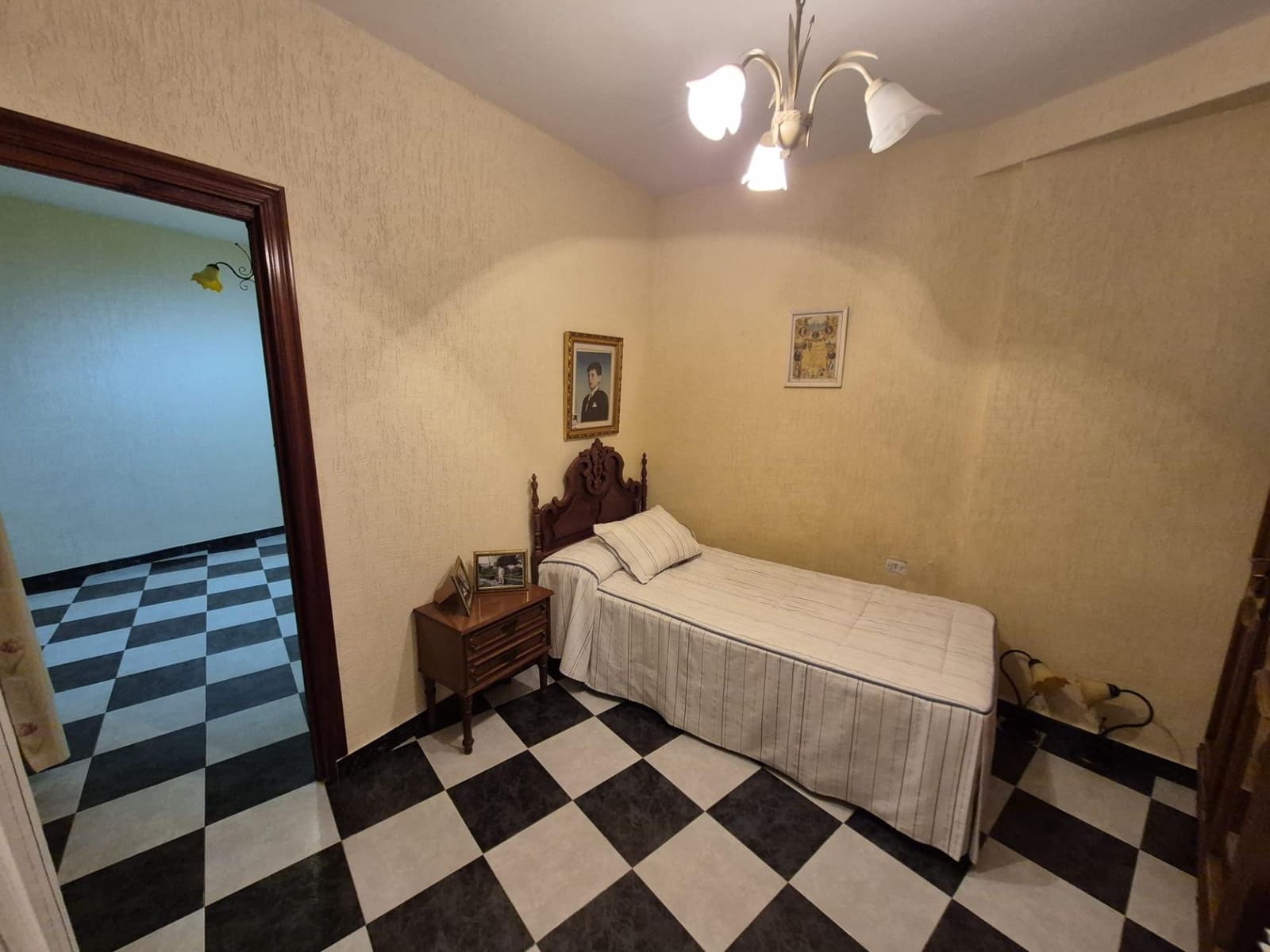 5 bedroom Townhouse for sale in Arcos de la Frontera - € 140,000 (Ref: 9973516)
