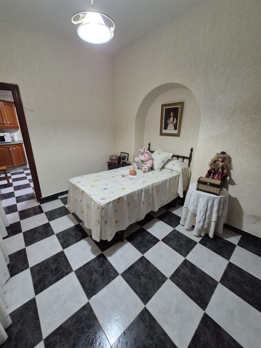 5 bedroom Townhouse for sale in Arcos de la Frontera - € 140,000 (Ref: 9973516)