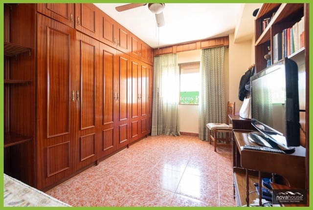 3 soverom Leilighet til salgs i Cruz del Humilladero, Málaga by - € 305 000 (Ref: 10004240)